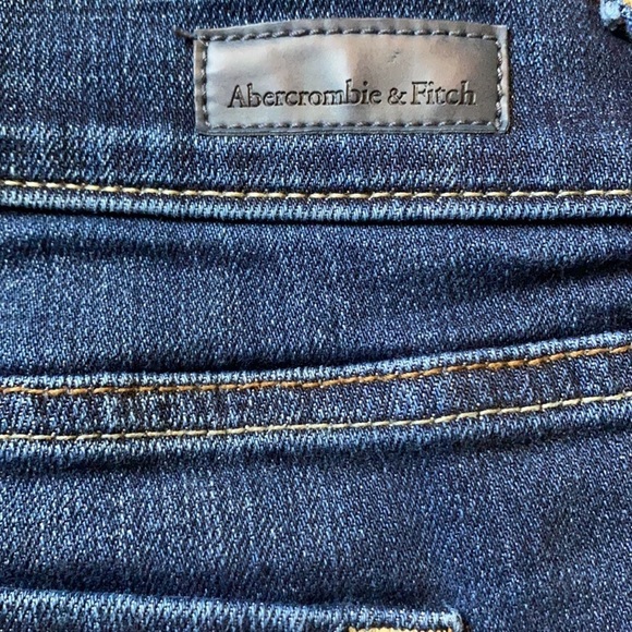Abercrombie & Fitch•Distressed Rolled Hem Denim Women’s Shorts,Size 27/2, EUC - Picture 9 of 11